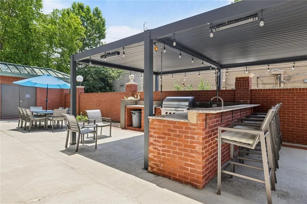 3820 Roswell Road Ne Unit 1004, Atlanta, Georgia 30342, 1 Bedroom Bedrooms, ,1 BathroomBathrooms,Residential,For Sale,3820 Roswell Road Ne Unit 1004,7631047