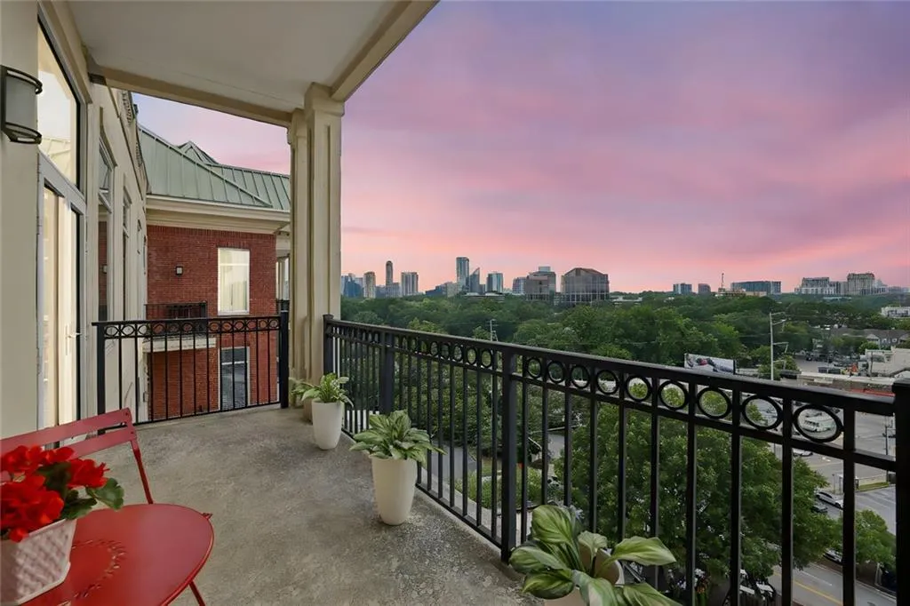 3820 Roswell Road Ne Unit 1004, Atlanta, Georgia 30342, 1 Bedroom Bedrooms, ,1 BathroomBathrooms,Residential,For Sale,3820 Roswell Road Ne Unit 1004,7631047