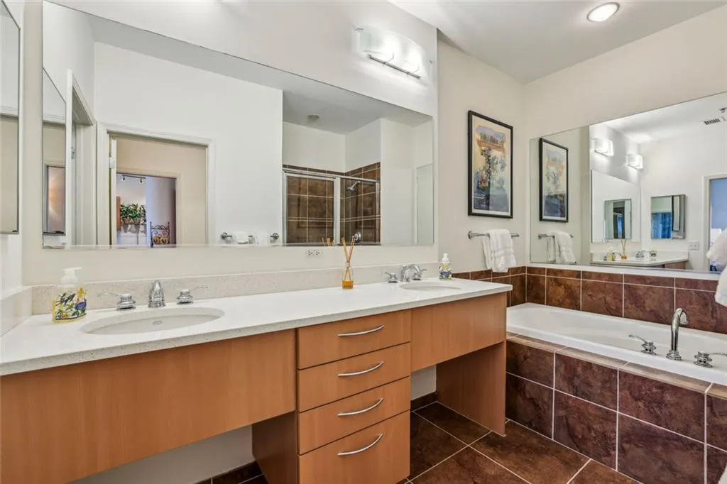 3820 Roswell Road Ne Unit 1004, Atlanta, Georgia 30342, 1 Bedroom Bedrooms, ,1 BathroomBathrooms,Residential,For Sale,3820 Roswell Road Ne Unit 1004,7631047