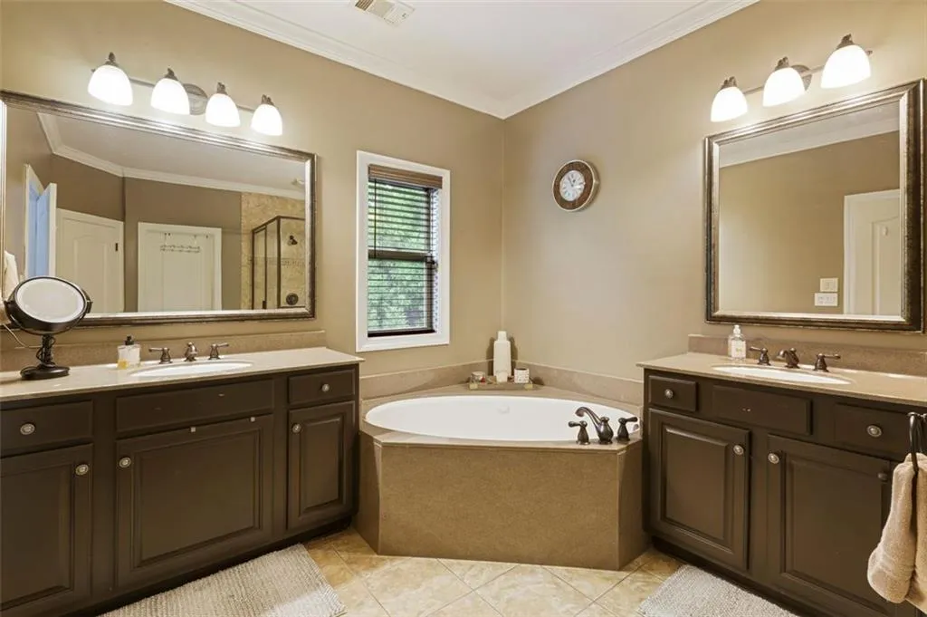 918 Boudreau Court, Sandy Springs, Georgia 30328, 4 Bedrooms Bedrooms, ,3 BathroomsBathrooms,Residential,Sold,918 Boudreau Court,6808448