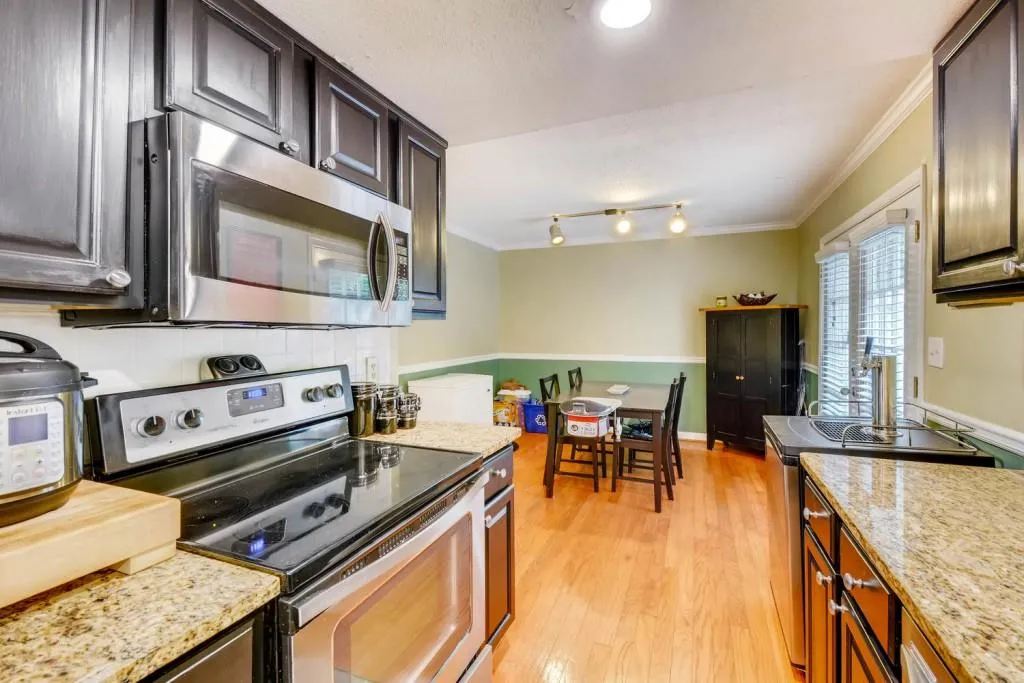 6900 Roswell Road Unit I-8, Atlanta, Georgia 30328, 3 Bedrooms Bedrooms, ,2 BathroomsBathrooms,Residential,Sold,6900 Roswell Road Unit I-8,6001472