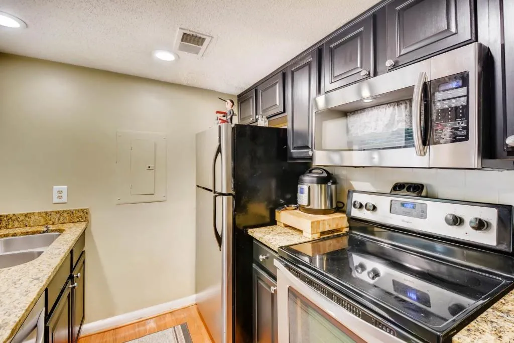 6900 Roswell Road Unit I-8, Atlanta, Georgia 30328, 3 Bedrooms Bedrooms, ,2 BathroomsBathrooms,Residential,Sold,6900 Roswell Road Unit I-8,6001472