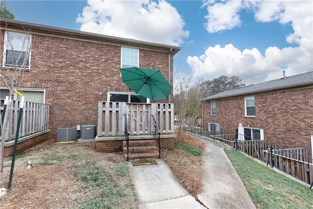 Welcoming patio umbrella conveys with property.