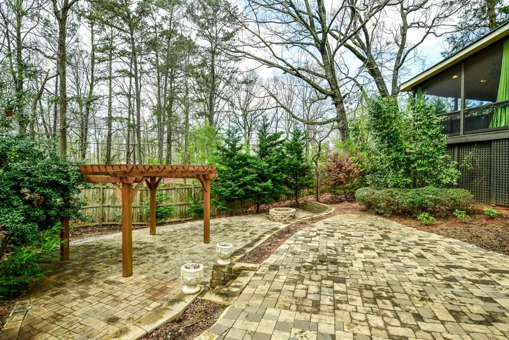 150 Inland Ridge Way, Atlanta, Georgia 30342, 6 Bedrooms Bedrooms, ,4 BathroomsBathrooms,Residential,Sold,150 Inland Ridge Way,5981154