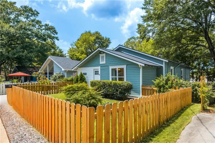761 Bellemeade Avenue Nw, Atlanta, Georgia 30318