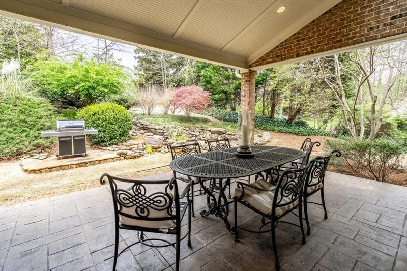 5980 Long Island Drive, Sandy Springs, Georgia 30328, 4 Bedrooms Bedrooms, ,4 BathroomsBathrooms,Residential,Sold,5980 Long Island Drive,6626835