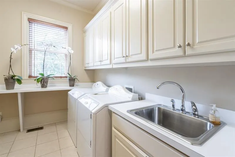 5980 Long Island Drive, Sandy Springs, Georgia 30328, 4 Bedrooms Bedrooms, ,4 BathroomsBathrooms,Residential,Sold,5980 Long Island Drive,6626835