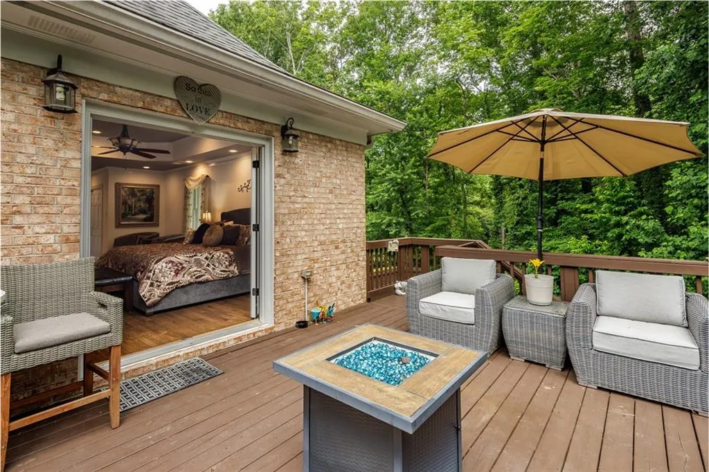 8220 Tynecastle Drive, Sandy Springs, Georgia 30350, 5 Bedrooms Bedrooms, ,4 BathroomsBathrooms,Residential,Sold,8220 Tynecastle Drive,7268284