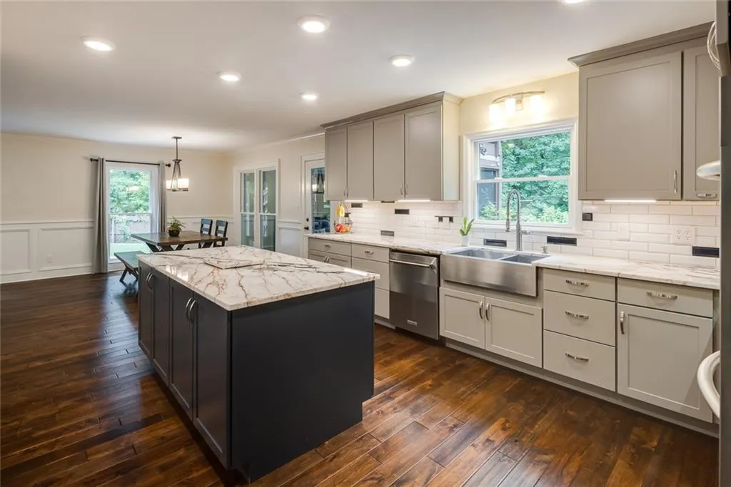 8220 Tynecastle Drive, Sandy Springs, Georgia 30350, 5 Bedrooms Bedrooms, ,4 BathroomsBathrooms,Residential,Sold,8220 Tynecastle Drive,7268284