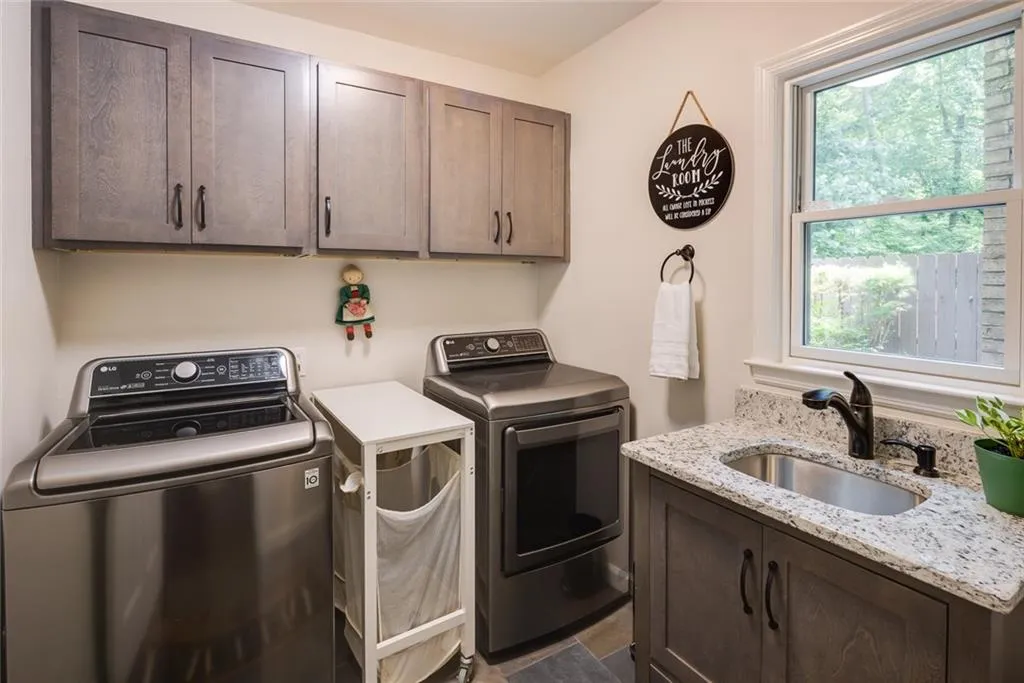 8220 Tynecastle Drive, Sandy Springs, Georgia 30350, 5 Bedrooms Bedrooms, ,4 BathroomsBathrooms,Residential,Sold,8220 Tynecastle Drive,7268284