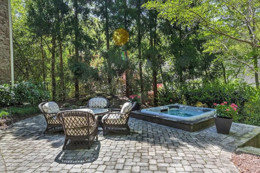 935 Riverside Trace, Sandy Springs, Georgia 30328, 5 Bedrooms Bedrooms, ,5 BathroomsBathrooms,Residential,Sold,935 Riverside Trace,5999132