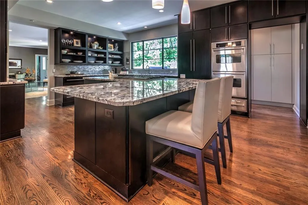 935 Riverside Trace, Sandy Springs, Georgia 30328, 5 Bedrooms Bedrooms, ,5 BathroomsBathrooms,Residential,Sold,935 Riverside Trace,5999132