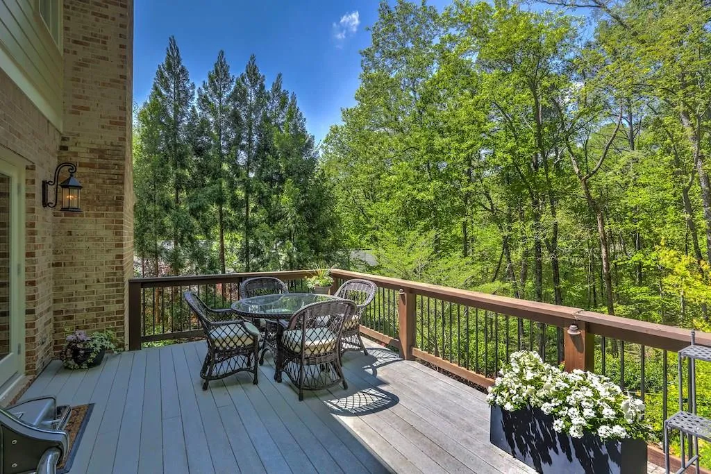 935 Riverside Trace, Sandy Springs, Georgia 30328, 5 Bedrooms Bedrooms, ,5 BathroomsBathrooms,Residential,Sold,935 Riverside Trace,5999132