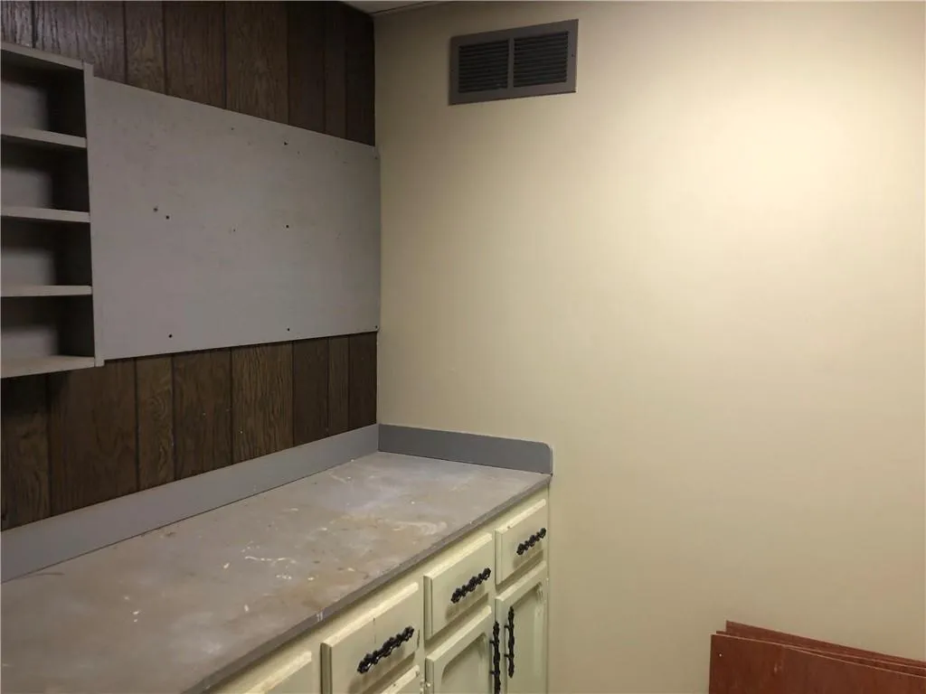 7575 Spalding Lane, Sandy Springs, Georgia 30350, 4 Bedrooms Bedrooms, ,3 BathroomsBathrooms,Residential,Sold,7575 Spalding Lane,6906807