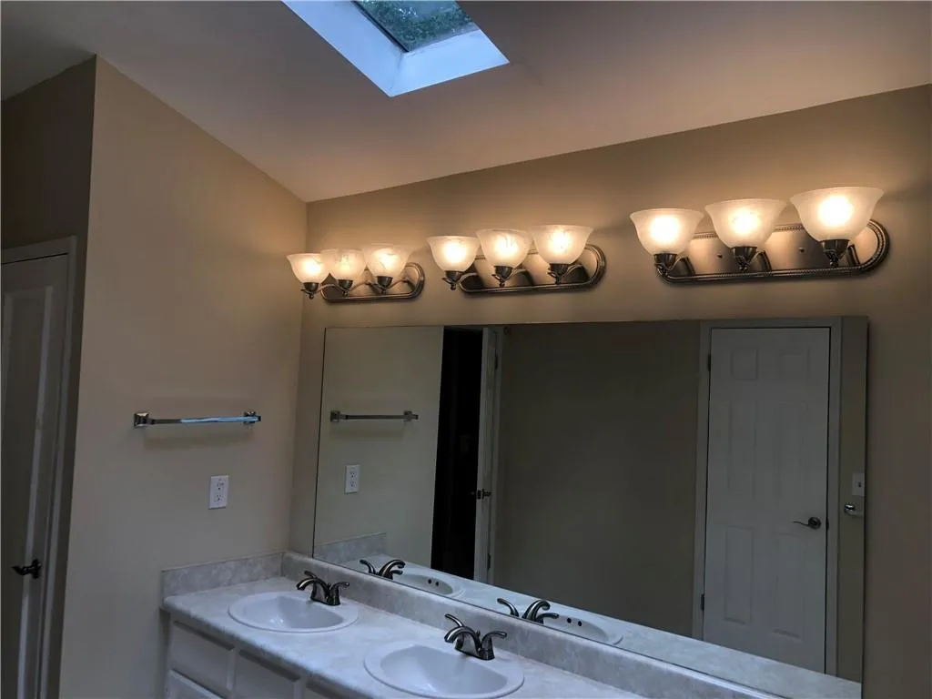 7575 Spalding Lane, Sandy Springs, Georgia 30350, 4 Bedrooms Bedrooms, ,3 BathroomsBathrooms,Residential,Sold,7575 Spalding Lane,6906807