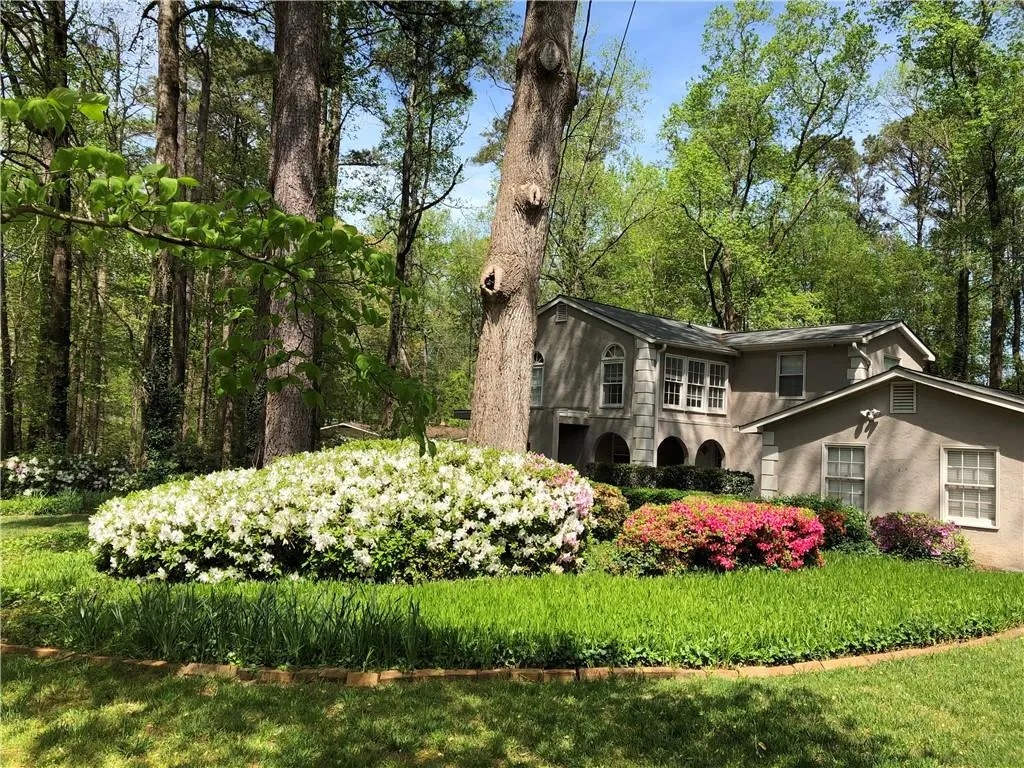 7575 Spalding Lane, Sandy Springs, Georgia 30350, 4 Bedrooms Bedrooms, ,3 BathroomsBathrooms,Residential,Sold,7575 Spalding Lane,6906807