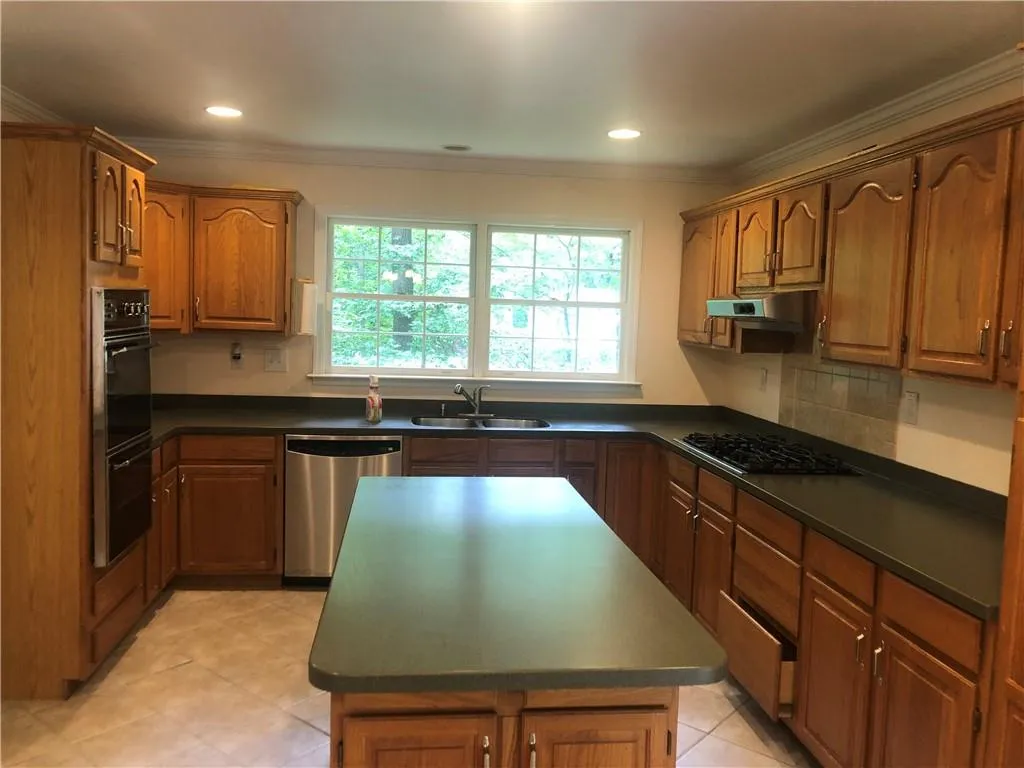 7575 Spalding Lane, Sandy Springs, Georgia 30350, 4 Bedrooms Bedrooms, ,3 BathroomsBathrooms,Residential,Sold,7575 Spalding Lane,6906807