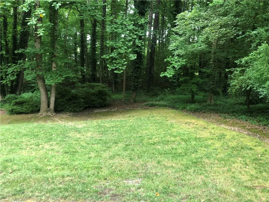 7575 Spalding Lane, Sandy Springs, Georgia 30350, 4 Bedrooms Bedrooms, ,3 BathroomsBathrooms,Residential,Sold,7575 Spalding Lane,6906807