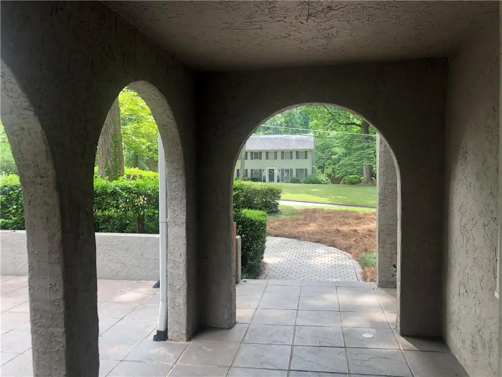 7575 Spalding Lane, Sandy Springs, Georgia 30350, 4 Bedrooms Bedrooms, ,3 BathroomsBathrooms,Residential,Sold,7575 Spalding Lane,6906807