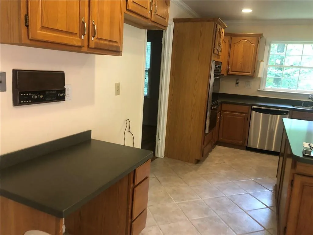 7575 Spalding Lane, Sandy Springs, Georgia 30350, 4 Bedrooms Bedrooms, ,3 BathroomsBathrooms,Residential,Sold,7575 Spalding Lane,6906807