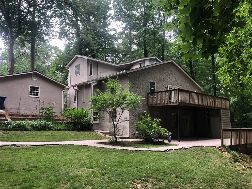 7575 Spalding Lane, Sandy Springs, Georgia 30350, 4 Bedrooms Bedrooms, ,3 BathroomsBathrooms,Residential,Sold,7575 Spalding Lane,6906807