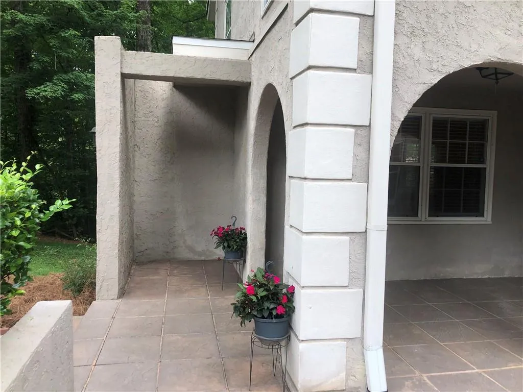 7575 Spalding Lane, Sandy Springs, Georgia 30350, 4 Bedrooms Bedrooms, ,3 BathroomsBathrooms,Residential,Sold,7575 Spalding Lane,6906807