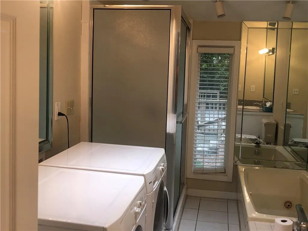 7575 Spalding Lane, Sandy Springs, Georgia 30350, 4 Bedrooms Bedrooms, ,3 BathroomsBathrooms,Residential,Sold,7575 Spalding Lane,6906807