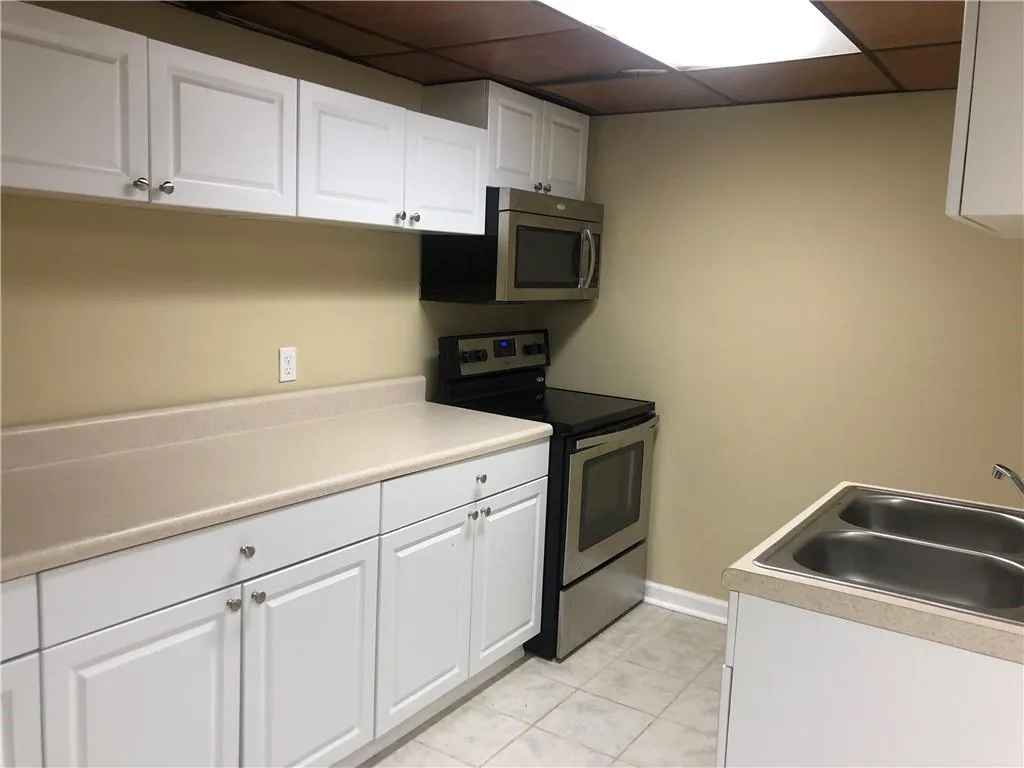 7575 Spalding Lane, Sandy Springs, Georgia 30350, 4 Bedrooms Bedrooms, ,3 BathroomsBathrooms,Residential,Sold,7575 Spalding Lane,6906807