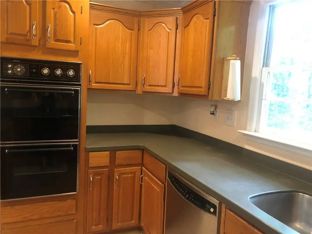 7575 Spalding Lane, Sandy Springs, Georgia 30350, 4 Bedrooms Bedrooms, ,3 BathroomsBathrooms,Residential,Sold,7575 Spalding Lane,6906807