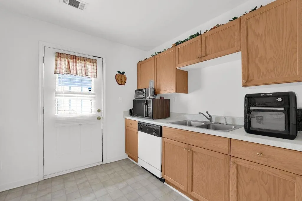 3126 Lynwood Drive Ne, Brookhaven, Georgia 30319, 3 Bedrooms Bedrooms, ,2 BathroomsBathrooms,Residential,For Sale,3126 Lynwood Drive Ne,7630412