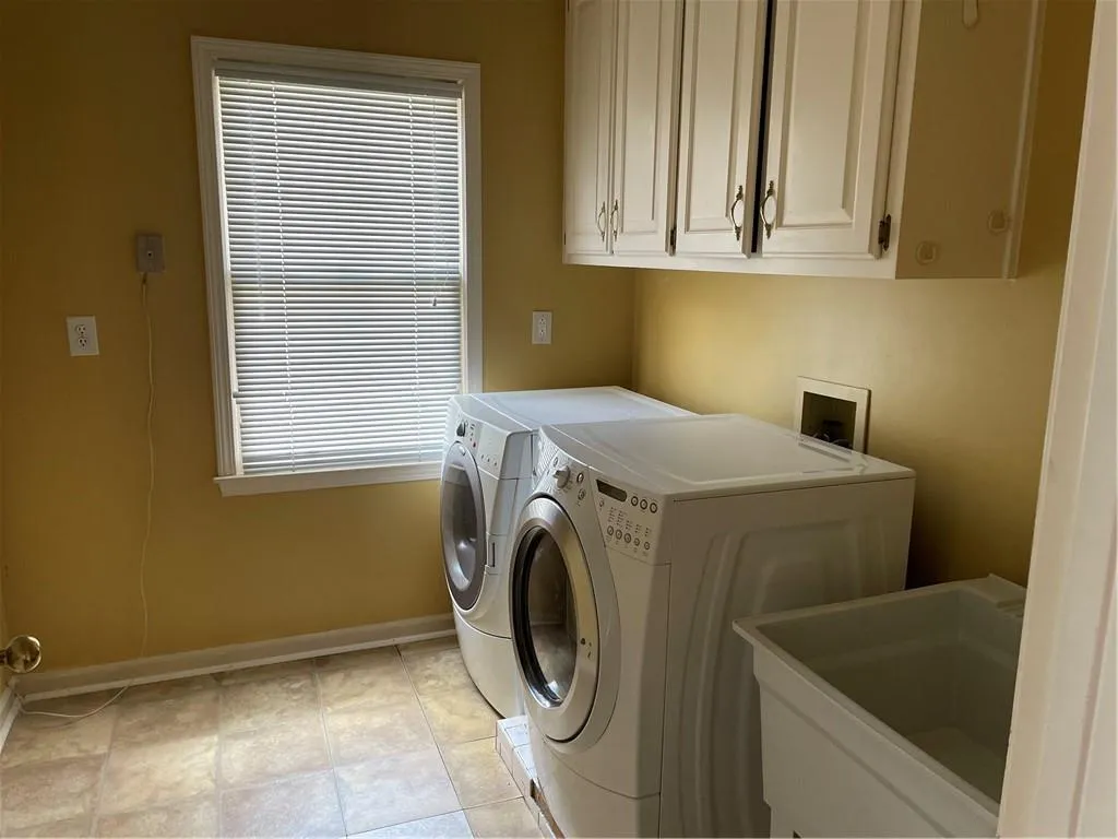 585 Vinington Court, Sandy Springs, Georgia 30350, 6 Bedrooms Bedrooms, ,4 BathroomsBathrooms,Residential,Sold,585 Vinington Court,6853732