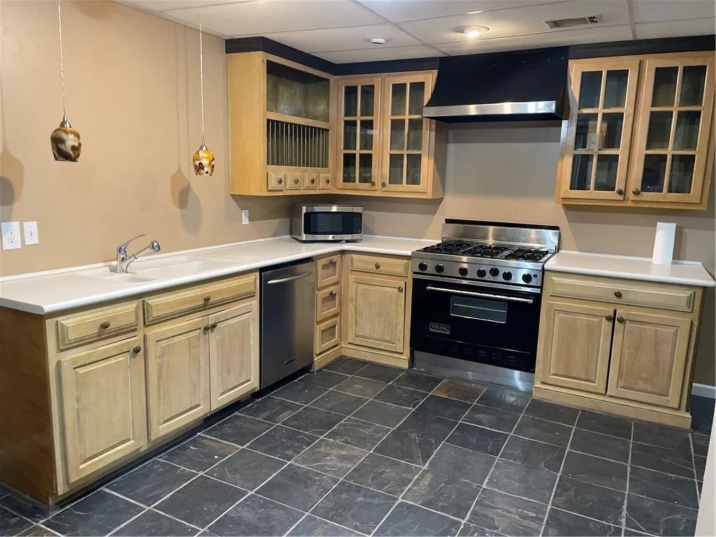 585 Vinington Court, Sandy Springs, Georgia 30350, 6 Bedrooms Bedrooms, ,4 BathroomsBathrooms,Residential,Sold,585 Vinington Court,6853732