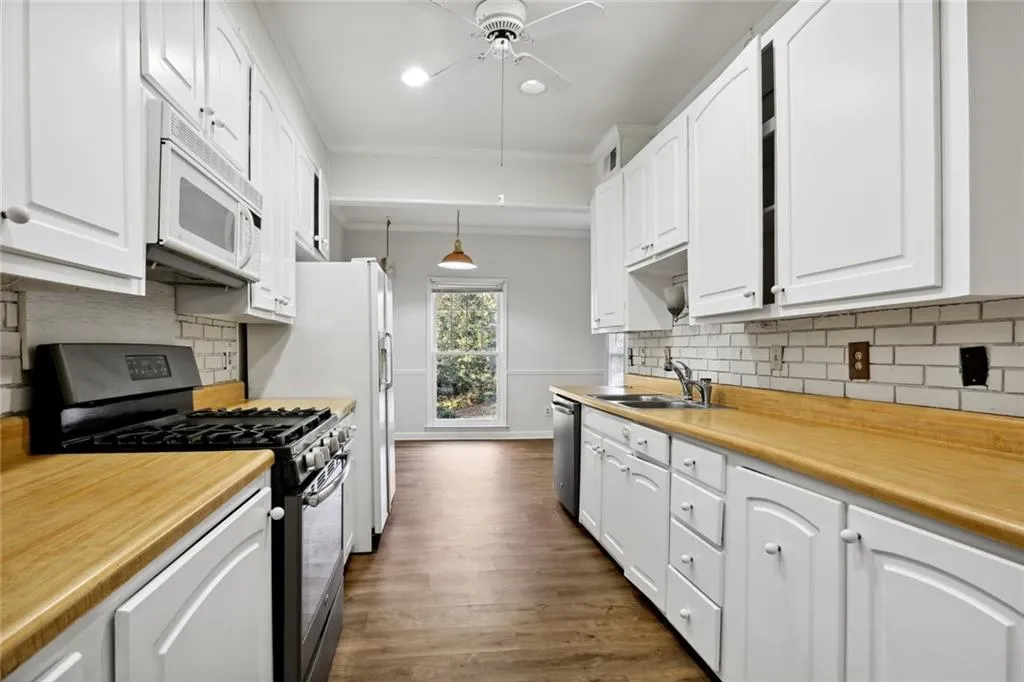 5273 Glenridge Drive, Sandy Springs, Georgia 30342, 3 Bedrooms Bedrooms, ,3 BathroomsBathrooms,Residential,Sold,5273 Glenridge Drive,7142176