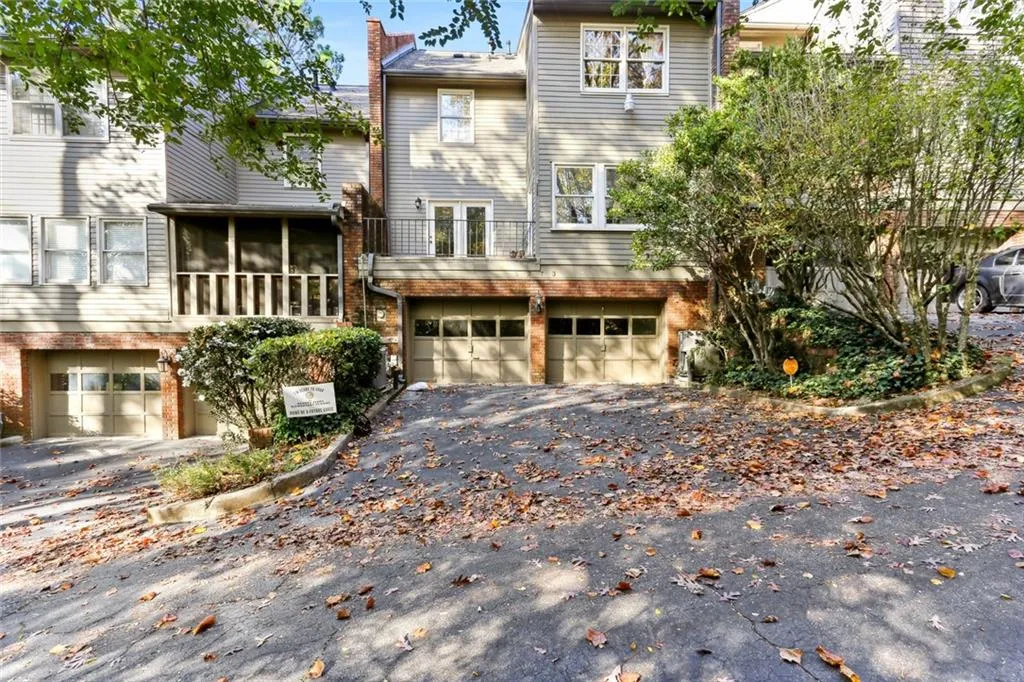 5273 Glenridge Drive, Sandy Springs, Georgia 30342, 3 Bedrooms Bedrooms, ,3 BathroomsBathrooms,Residential,Sold,5273 Glenridge Drive,7142176