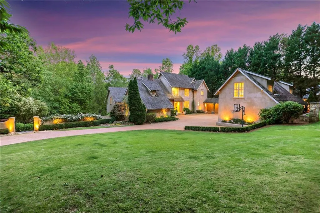 5525 Long Island Drive Nw, Atlanta, Georgia 30327, 6 Bedrooms Bedrooms, ,7 BathroomsBathrooms,Residential,Sold,5525 Long Island Drive Nw,7196089