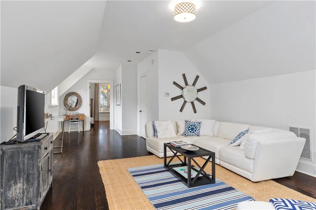 5525 Long Island Drive Nw, Atlanta, Georgia 30327, 6 Bedrooms Bedrooms, ,7 BathroomsBathrooms,Residential,Sold,5525 Long Island Drive Nw,7196089