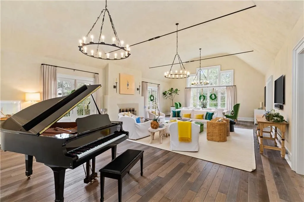 5525 Long Island Drive Nw, Atlanta, Georgia 30327, 6 Bedrooms Bedrooms, ,7 BathroomsBathrooms,Residential,Sold,5525 Long Island Drive Nw,7196089