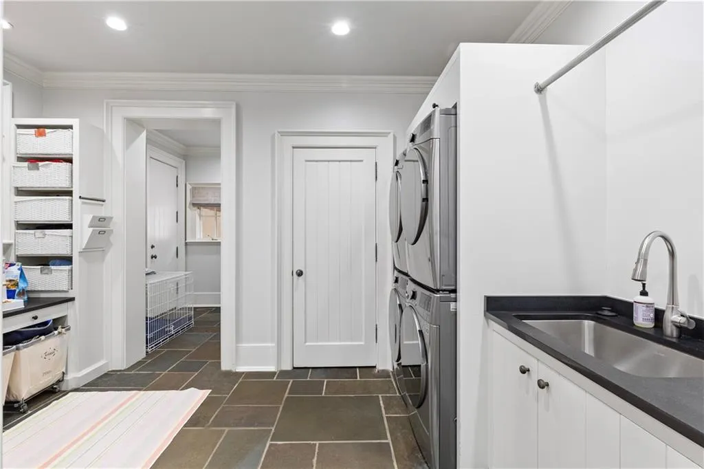 5525 Long Island Drive Nw, Atlanta, Georgia 30327, 6 Bedrooms Bedrooms, ,7 BathroomsBathrooms,Residential,Sold,5525 Long Island Drive Nw,7196089