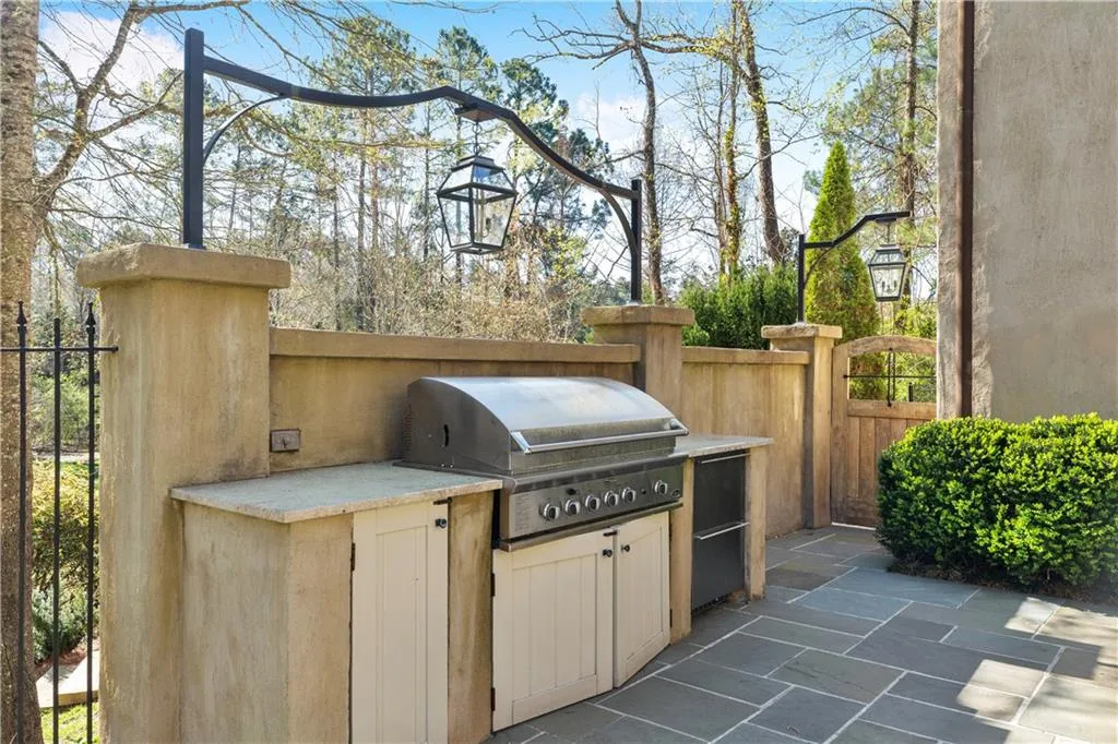 5525 Long Island Drive Nw, Atlanta, Georgia 30327, 6 Bedrooms Bedrooms, ,7 BathroomsBathrooms,Residential,Sold,5525 Long Island Drive Nw,7196089