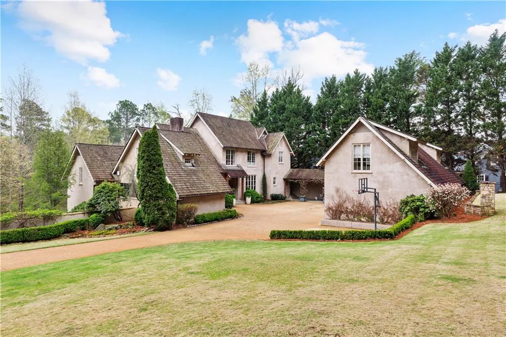 5525 Long Island Drive Nw, Atlanta, Georgia 30327, 6 Bedrooms Bedrooms, ,7 BathroomsBathrooms,Residential,Sold,5525 Long Island Drive Nw,7196089