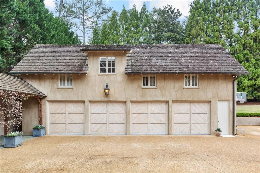 5525 Long Island Drive Nw, Atlanta, Georgia 30327, 6 Bedrooms Bedrooms, ,7 BathroomsBathrooms,Residential,Sold,5525 Long Island Drive Nw,7196089