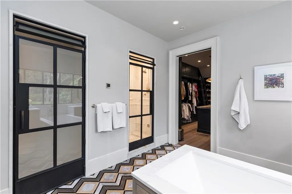 5525 Long Island Drive Nw, Atlanta, Georgia 30327, 6 Bedrooms Bedrooms, ,7 BathroomsBathrooms,Residential,Sold,5525 Long Island Drive Nw,7196089