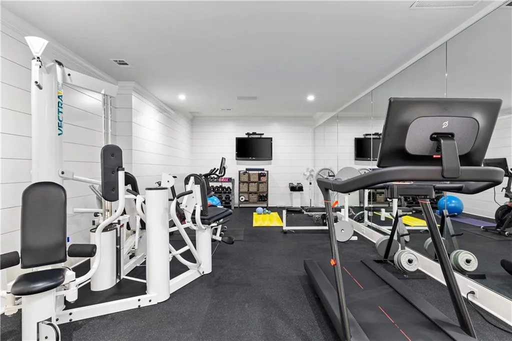 5525 Long Island Drive Nw, Atlanta, Georgia 30327, 6 Bedrooms Bedrooms, ,7 BathroomsBathrooms,Residential,Sold,5525 Long Island Drive Nw,7196089