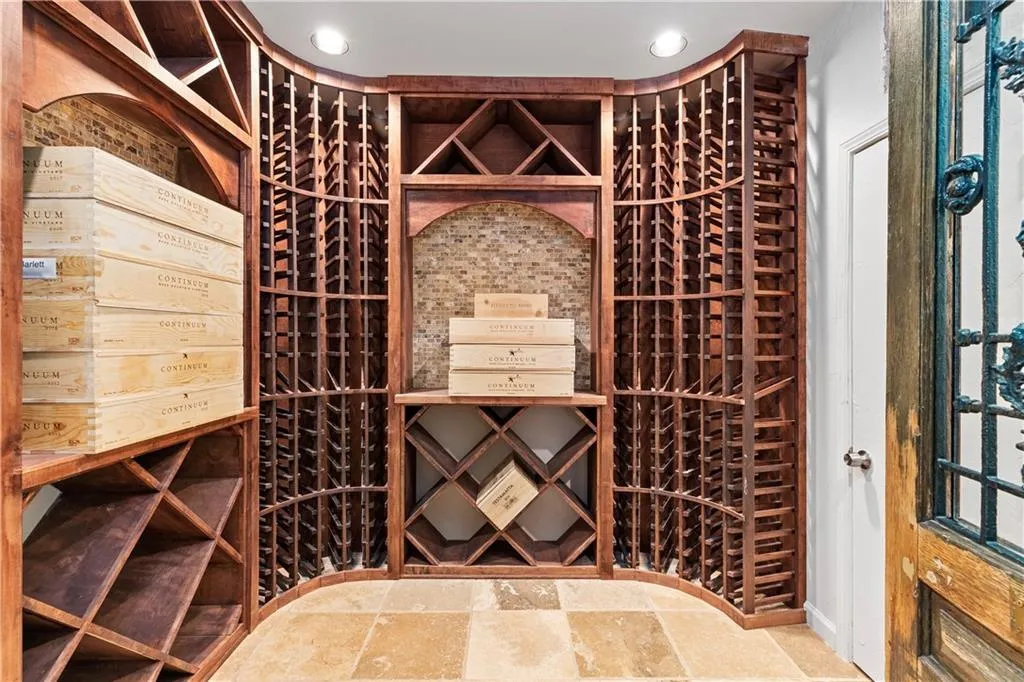 5525 Long Island Drive Nw, Atlanta, Georgia 30327, 6 Bedrooms Bedrooms, ,7 BathroomsBathrooms,Residential,Sold,5525 Long Island Drive Nw,7196089