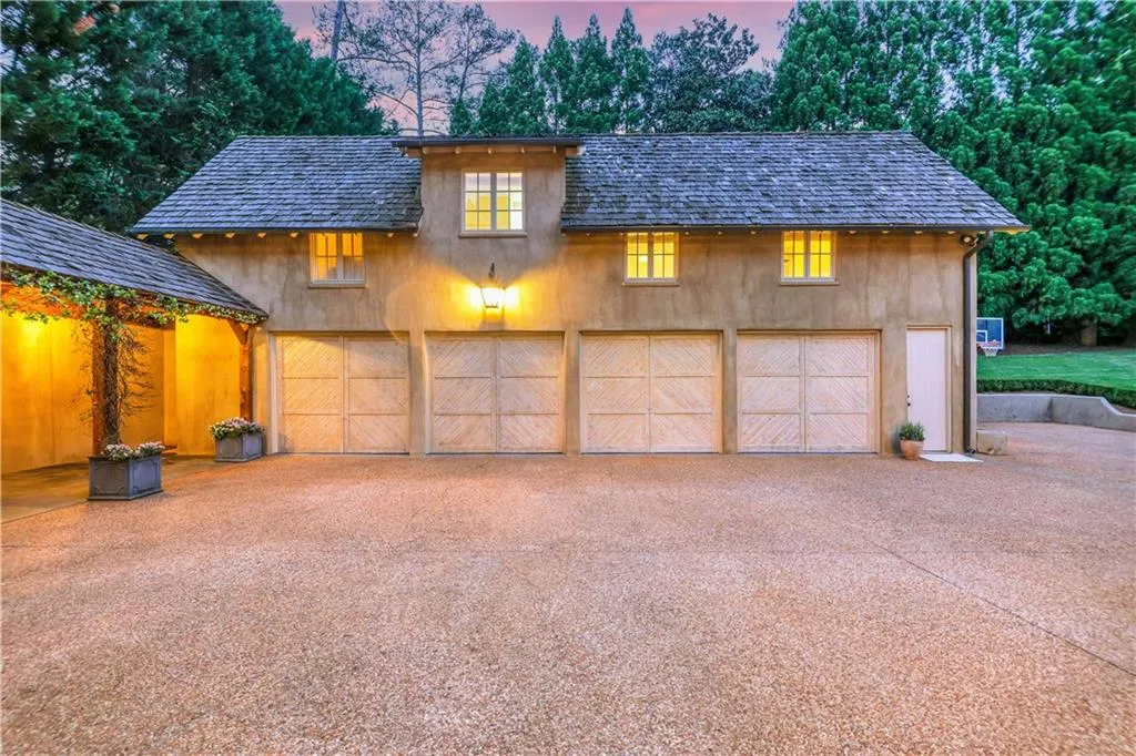 5525 Long Island Drive Nw, Atlanta, Georgia 30327, 6 Bedrooms Bedrooms, ,7 BathroomsBathrooms,Residential,Sold,5525 Long Island Drive Nw,7196089