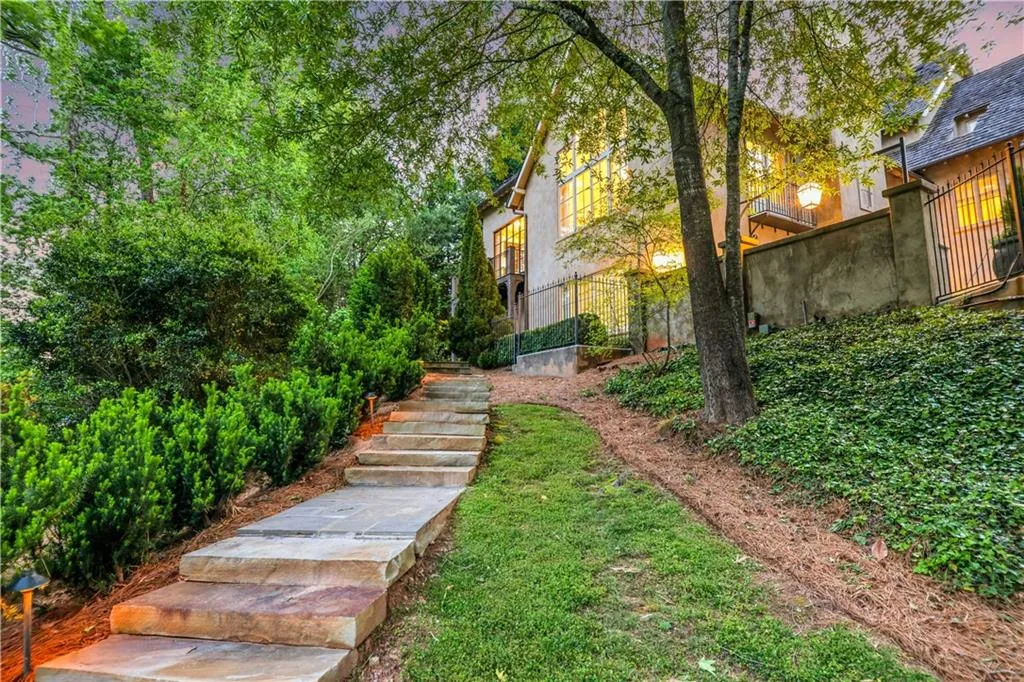 5525 Long Island Drive Nw, Atlanta, Georgia 30327, 6 Bedrooms Bedrooms, ,7 BathroomsBathrooms,Residential,Sold,5525 Long Island Drive Nw,7196089