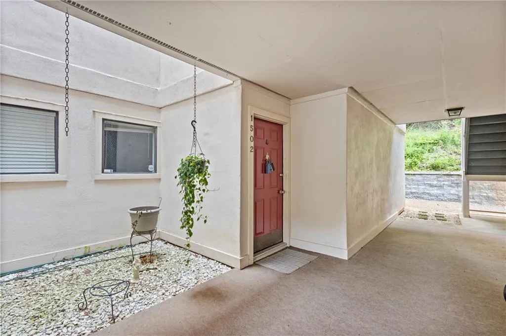 Property entrance/Breezeway