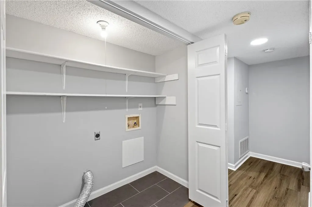 Washroom with washer hookup, electric dryer hookup.