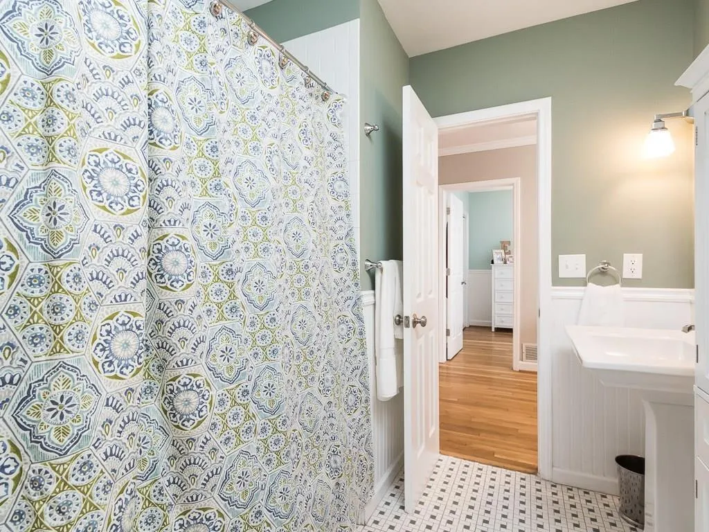 350 Windsor Parkway, Atlanta, Georgia 30342, 5 Bedrooms Bedrooms, ,2 BathroomsBathrooms,Residential,Sold,350 Windsor Parkway,5801690