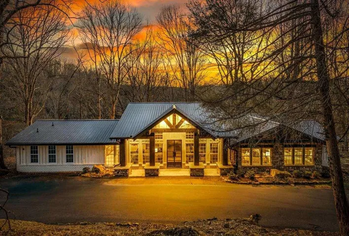 166 Red Oak Lane, Mccaysville, Georgia 30555
